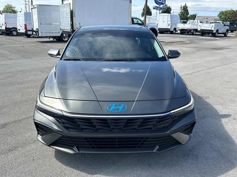 Used 2024 Hyundai Elantra SE FWD image 10