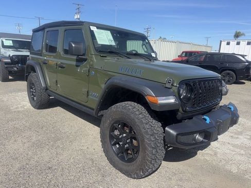 Used 2024 Jeep Wrangler Unlimited image 3