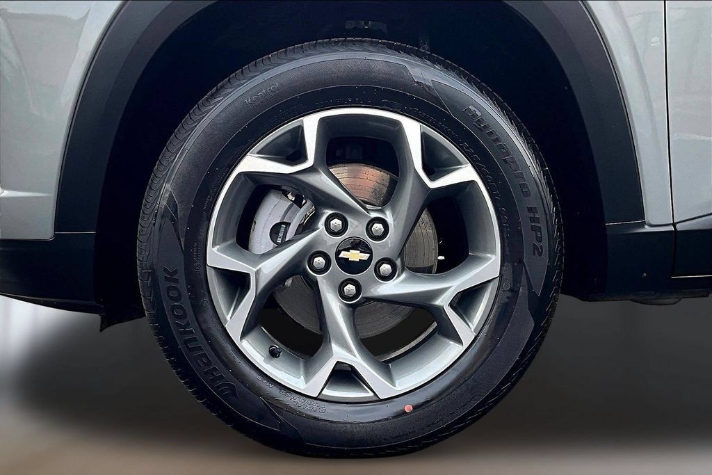 Used 2024 Chevrolet Trax LT FWD image 30