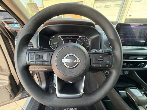 Used 2023 Nissan Rogue SV FWD image 24