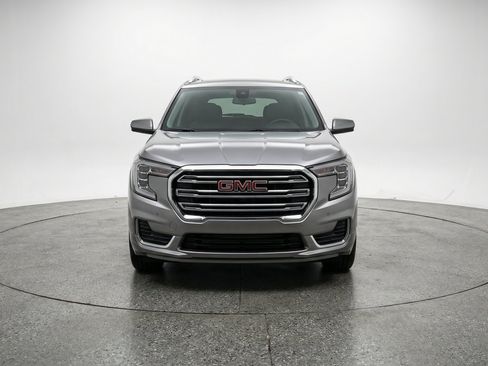 Used 2024 GMC Terrain SLE FWD image 2