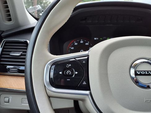 Used 2022 Volvo XC90 T6 Momentum w/ Advanced Package image 29