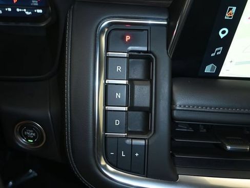 Used 2023 Chevrolet Suburban Z71 w/ Luxury Package AWD/4WD image 19