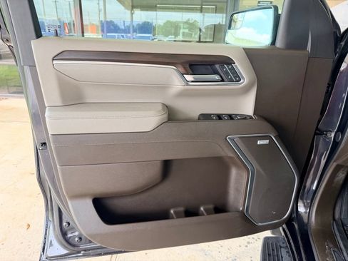 Used 2025 GMC Sierra 1500 SLT RWD image 10