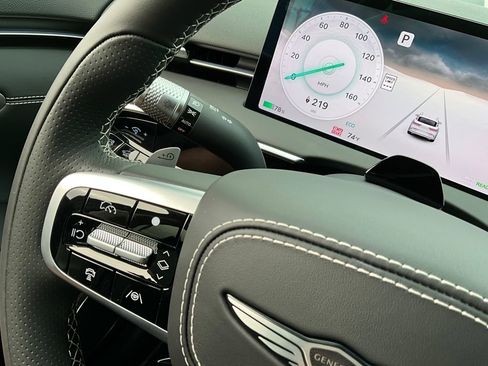 Used 2026 Genesis Electrified GV70 image 33