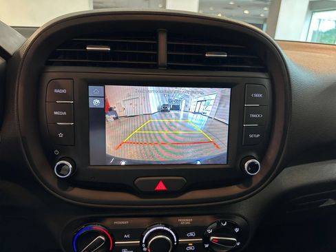 Used 2025 Kia Soul LX w/ LX Technology Package FWD image 24