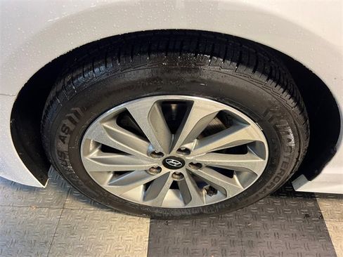 Used 2017 Hyundai Sonata Sport w/ Value Edition Package 02 image 8