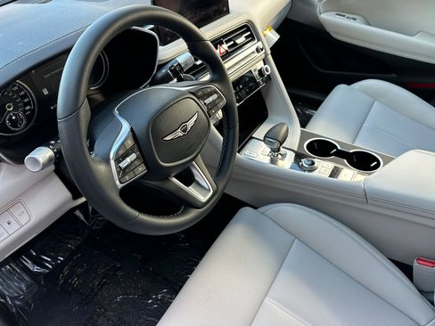Used 2025 Genesis G70 2.5T image 11