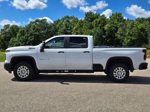 Used 2025 Chevrolet Silverado 3500 W/T AWD/4WD image 2