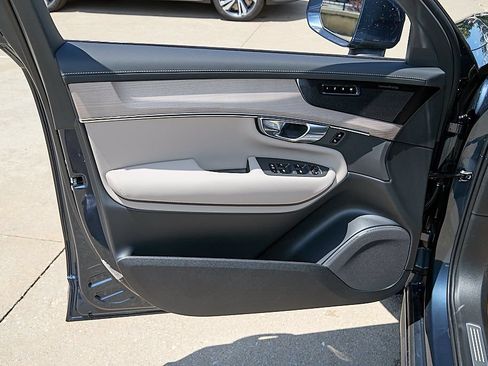 New 2026 Volvo XC90 T8 Plus w/ Protection Package Premier AWD/4WD image 11