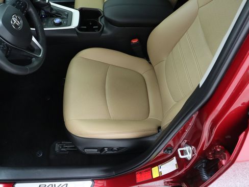 Used 2024 Toyota RAV4 Limited w/ Advanced Technology Package image 15