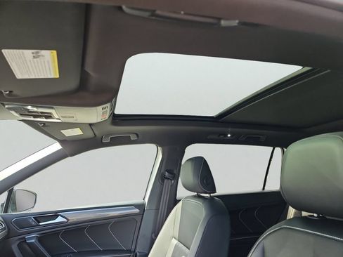 Certified 2024 Volkswagen Tiguan SE R-Line AWD/4WD image 10