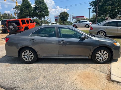 Used 2012 Toyota Camry LE FWD image 4