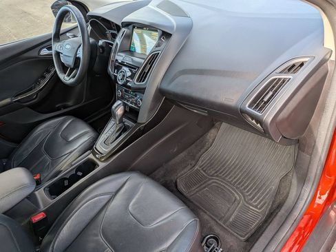 Used 2018 Ford Focus Titanium w/ Titanium Technology Package FWD image 22