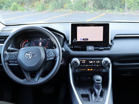 Certified 2025 Toyota RAV4 XLE FWD image 31
