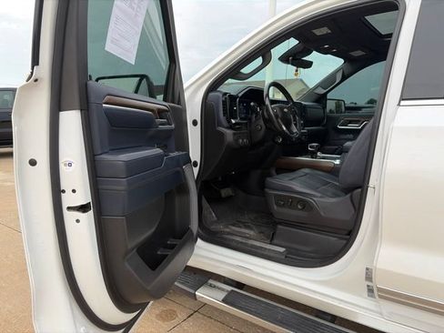 Used 2023 Chevrolet Silverado 1500 High Country w/ High Country Premium Package AWD/4WD image 10