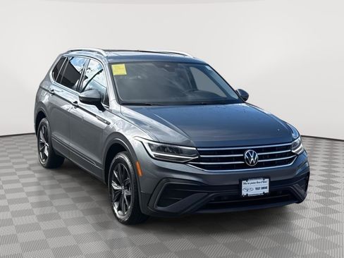 Used 2023 Volkswagen Tiguan SE w/ Panoramic Sunroof Package AWD/4WD image 3