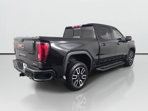 Used 2024 GMC Sierra 1500 AT4 w/ Technology Package AWD/4WD image 5