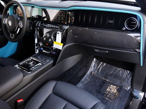 New 2026 Rolls-Royce Cullinan Black Badge image 17