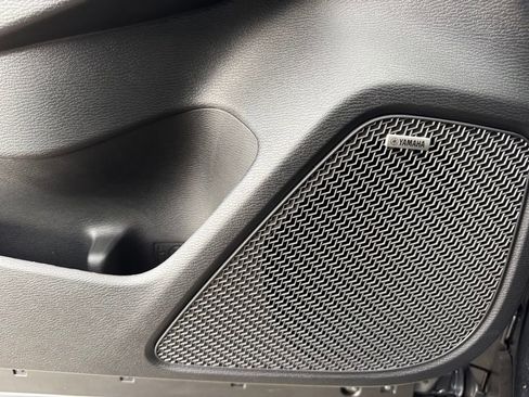 New 2025 Mitsubishi Outlander SE image 34