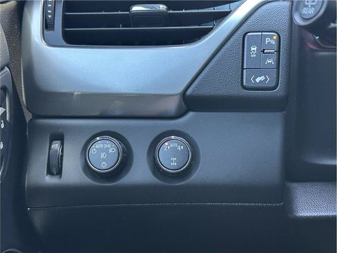Used 2018 Chevrolet Tahoe Premier AWD/4WD image 28