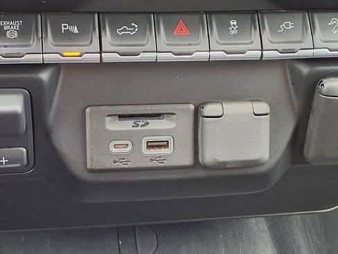 Used 2022 Chevrolet Silverado 2500 LT w/ Midnight Edition image 18