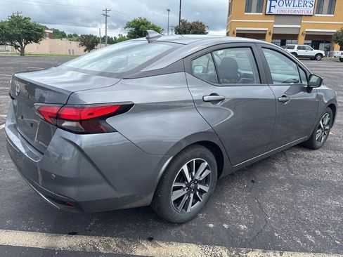 Used 2025 Nissan Versa SV FWD image 5