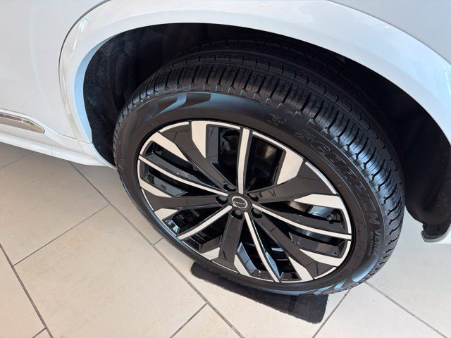 New 2026 Volvo XC90 T8 Plus w/ Protection Package Premier AWD/4WD image 6