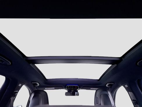 Used 2024 Mercedes-Benz GLC 300 4MATIC w/ Advanced USB Package image 23