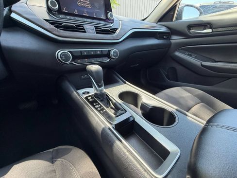 Used 2025 Nissan Altima 2.5 SV FWD image 41