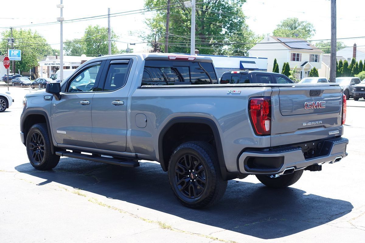 Used 2022 GMC Sierra 1500 Elevation w/ Preferred Package AWD/4WD image 2