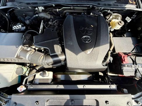 Used 2020 Toyota Tacoma SR5 AWD/4WD image 17