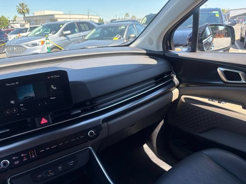 Used 2026 Kia Carnival FWD image 38