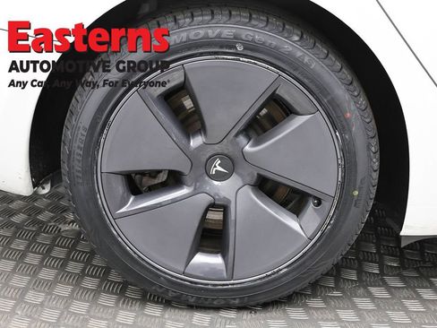 Used 2023 Tesla Model 3 Standard Range image 9