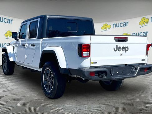 Used 2023 Jeep Gladiator Overland AWD/4WD image 4