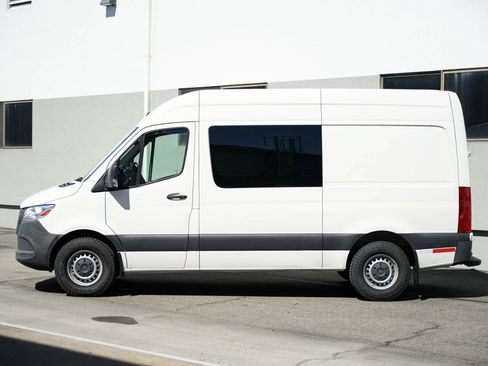 Used 2021 Mercedes-Benz Sprinter 2500 image 12