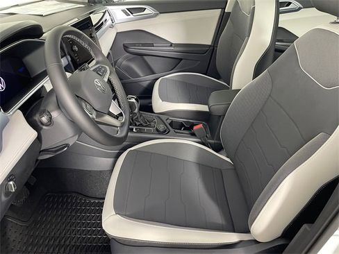 New 2025 Volkswagen Taos SE image 2