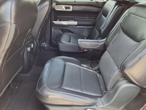 Used 2021 Ford Explorer Limited w/ Equipment Group 301A RWD image 11