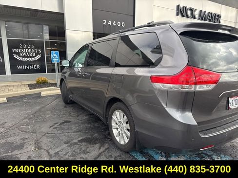 Used 2014 Toyota Sienna XLE w/ Entertainment Package image 7