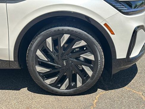 New 2026 Lincoln Nautilus Reserve AWD/4WD image 14