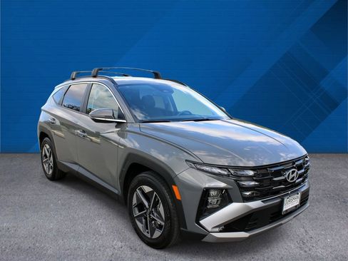 Used 2025 Hyundai Tucson SEL FWD image 2