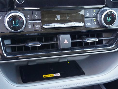 Used 2023 Toyota Highlander XLE image 14