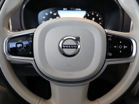 Used 2021 Volvo XC90 T6 Momentum image 43