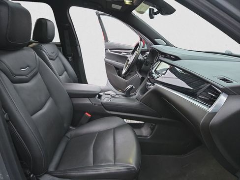 Certified 2023 Cadillac XT6 Premium Luxury image 17