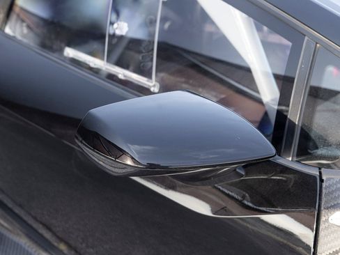 Used 2022 Lamborghini Huracan EVO RWD image 13