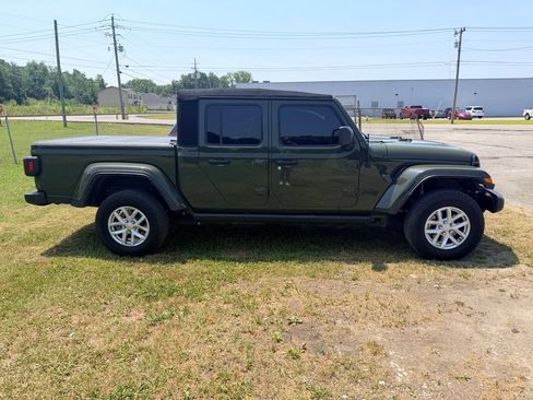 Used 2023 Jeep Gladiator Sport AWD/4WD image 13