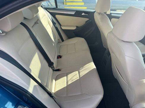 Used 2017 Volkswagen Jetta SE image 8