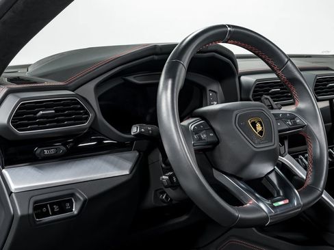 Used 2022 Lamborghini Urus image 14