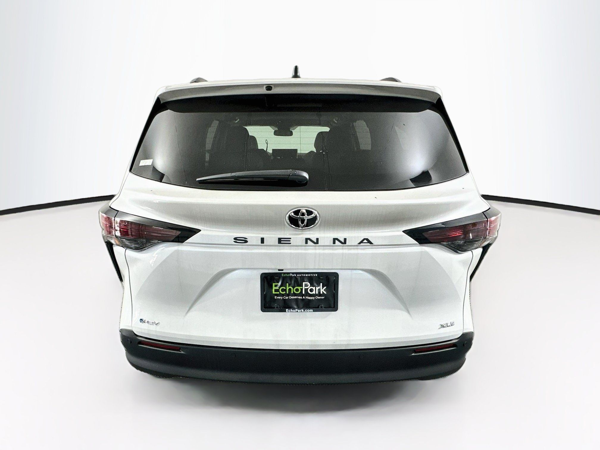 Used 2026 Toyota Sienna XLE FWD image 7