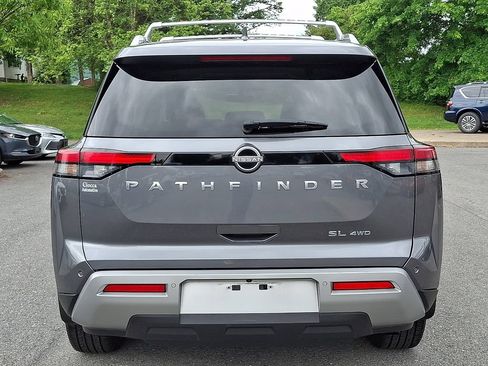 Used 2023 Nissan Pathfinder SL AWD/4WD image 8
